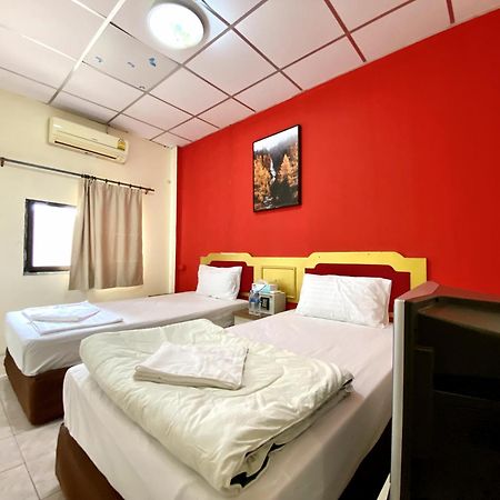 Patong Adventure Hostel Екстер'єр фото