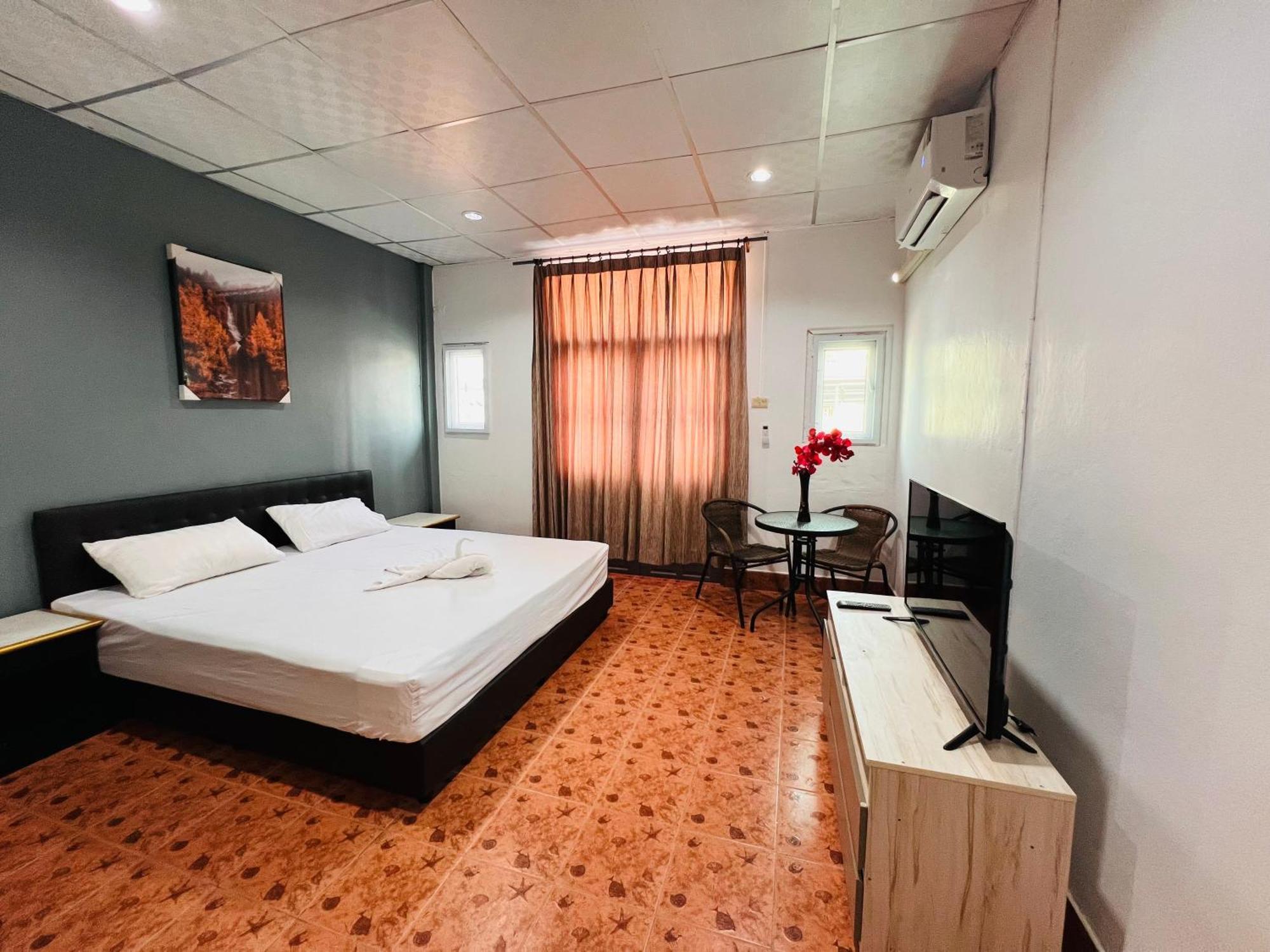 Patong Adventure Hostel Екстер'єр фото