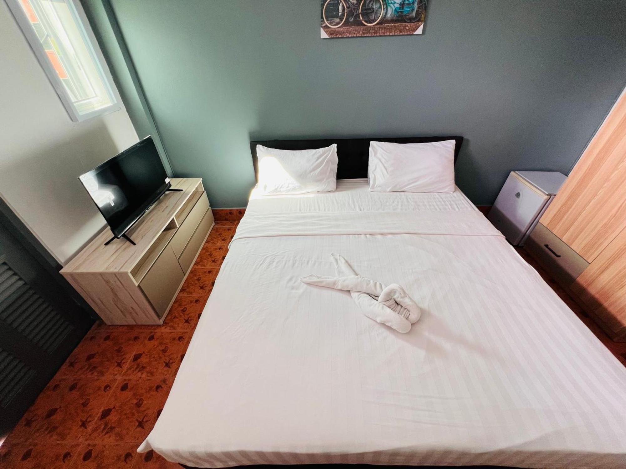 Patong Adventure Hostel Екстер'єр фото