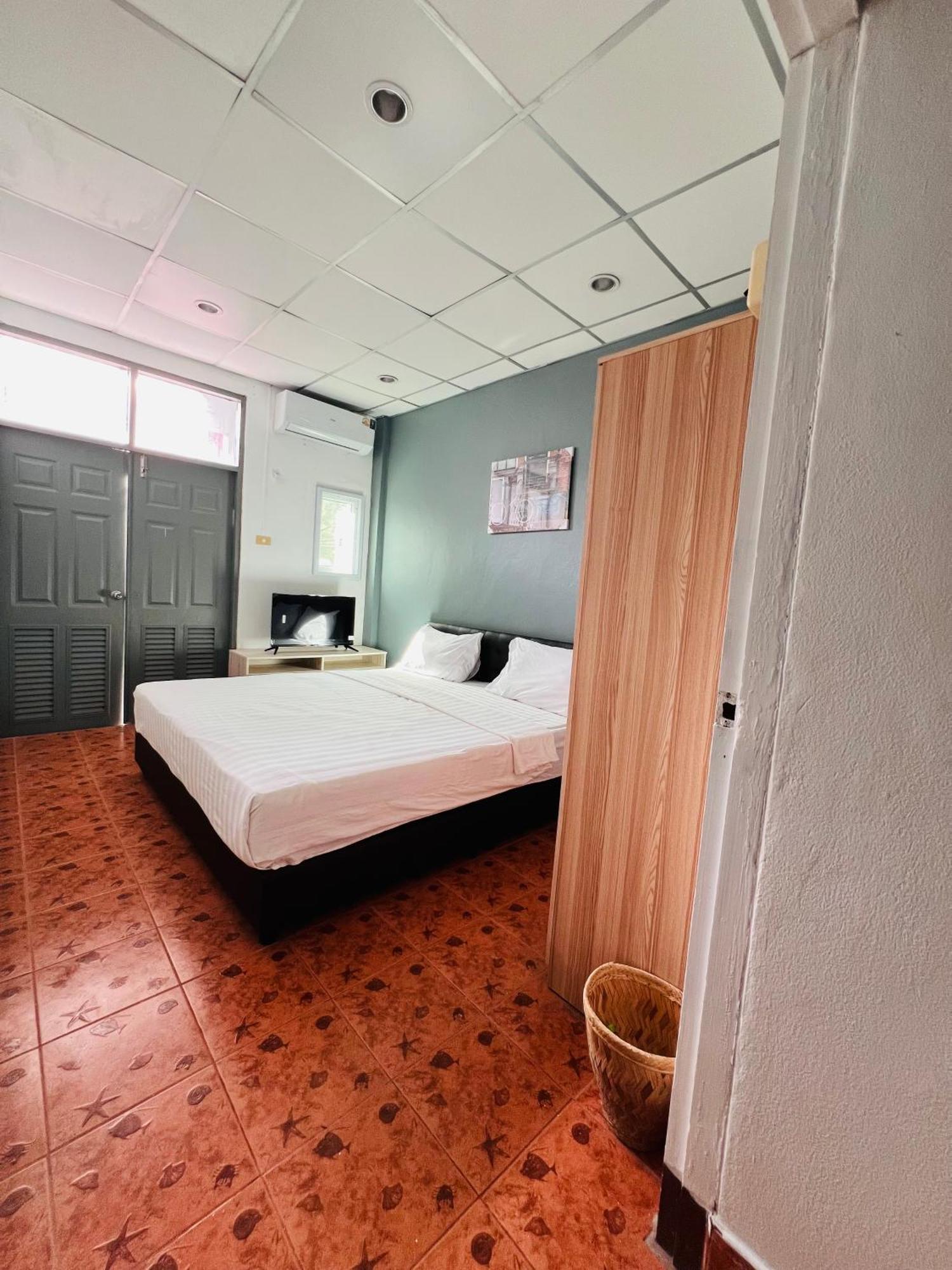 Patong Adventure Hostel Екстер'єр фото
