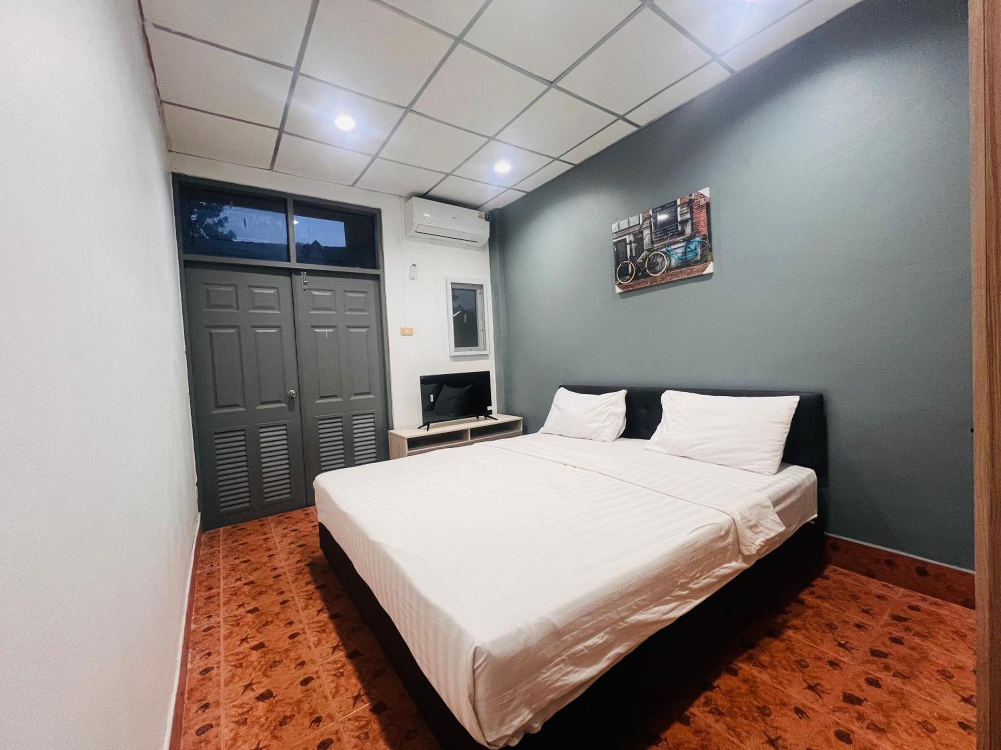 Patong Adventure Hostel Екстер'єр фото
