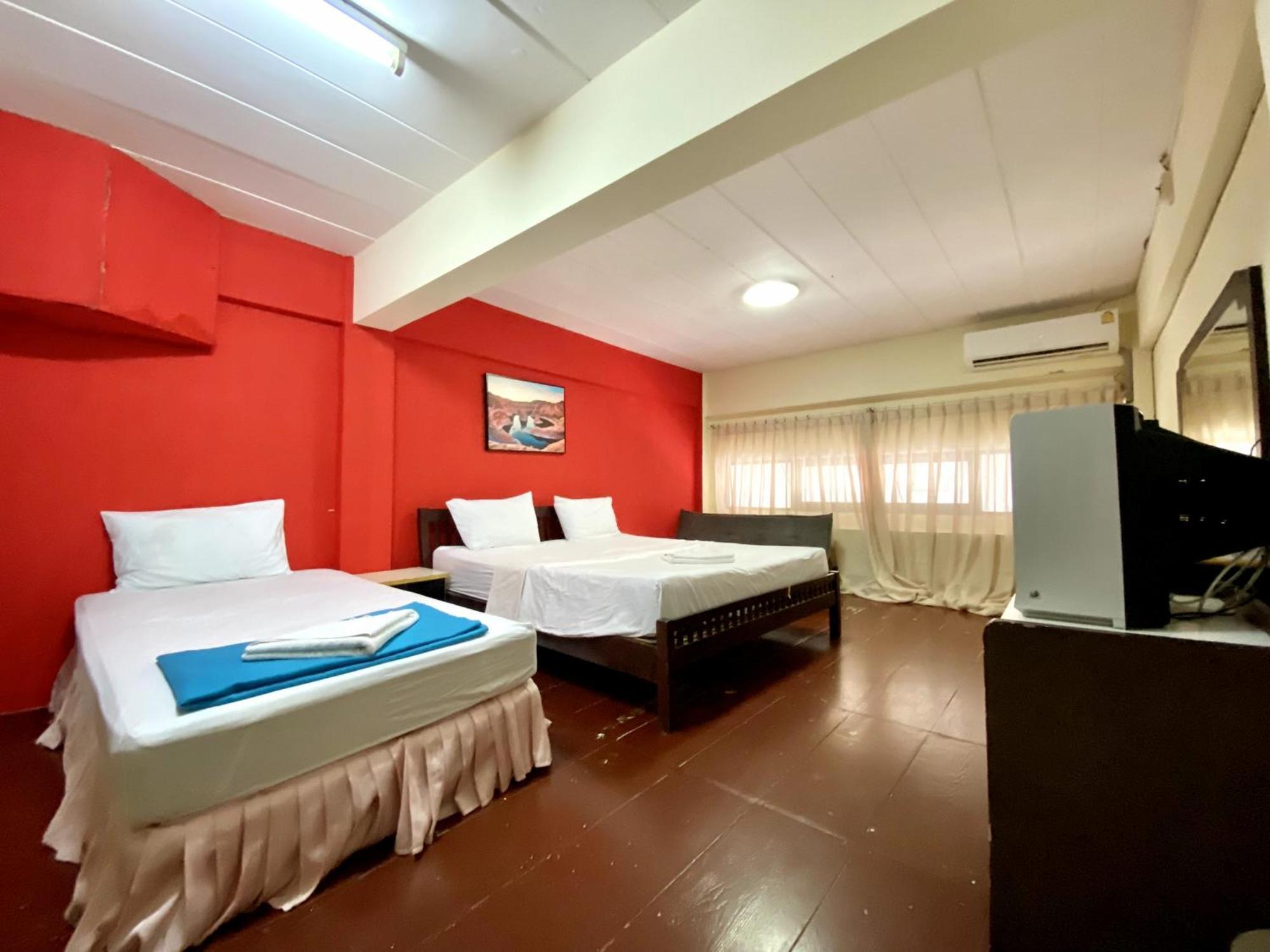 Patong Adventure Hostel Екстер'єр фото