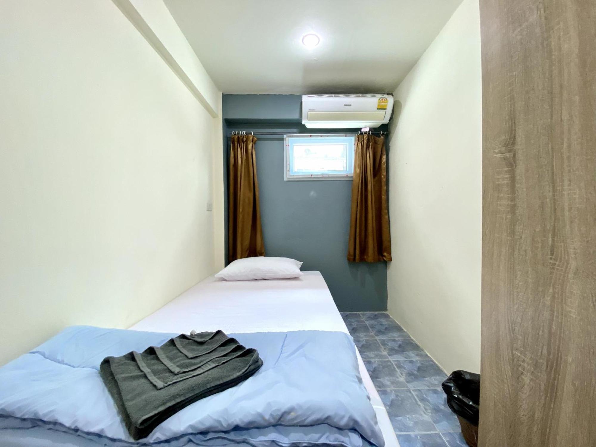 Patong Adventure Hostel Екстер'єр фото