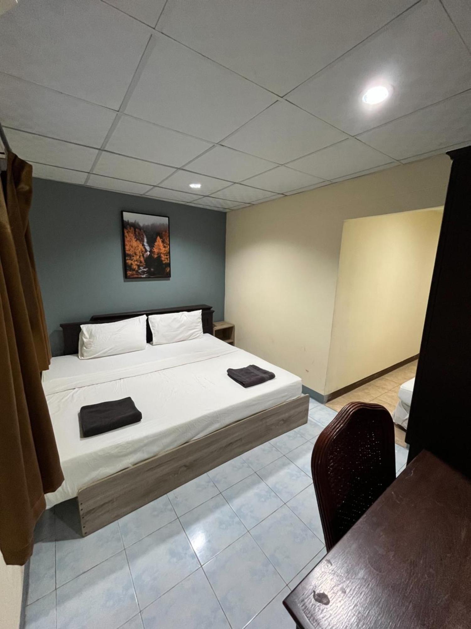 Patong Adventure Hostel Екстер'єр фото